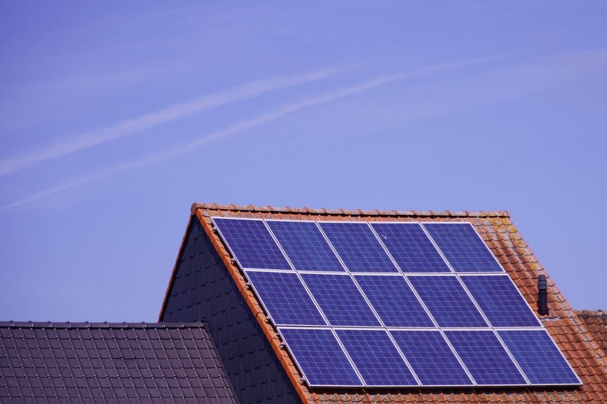 APsystems EZ1 backyard solar kit